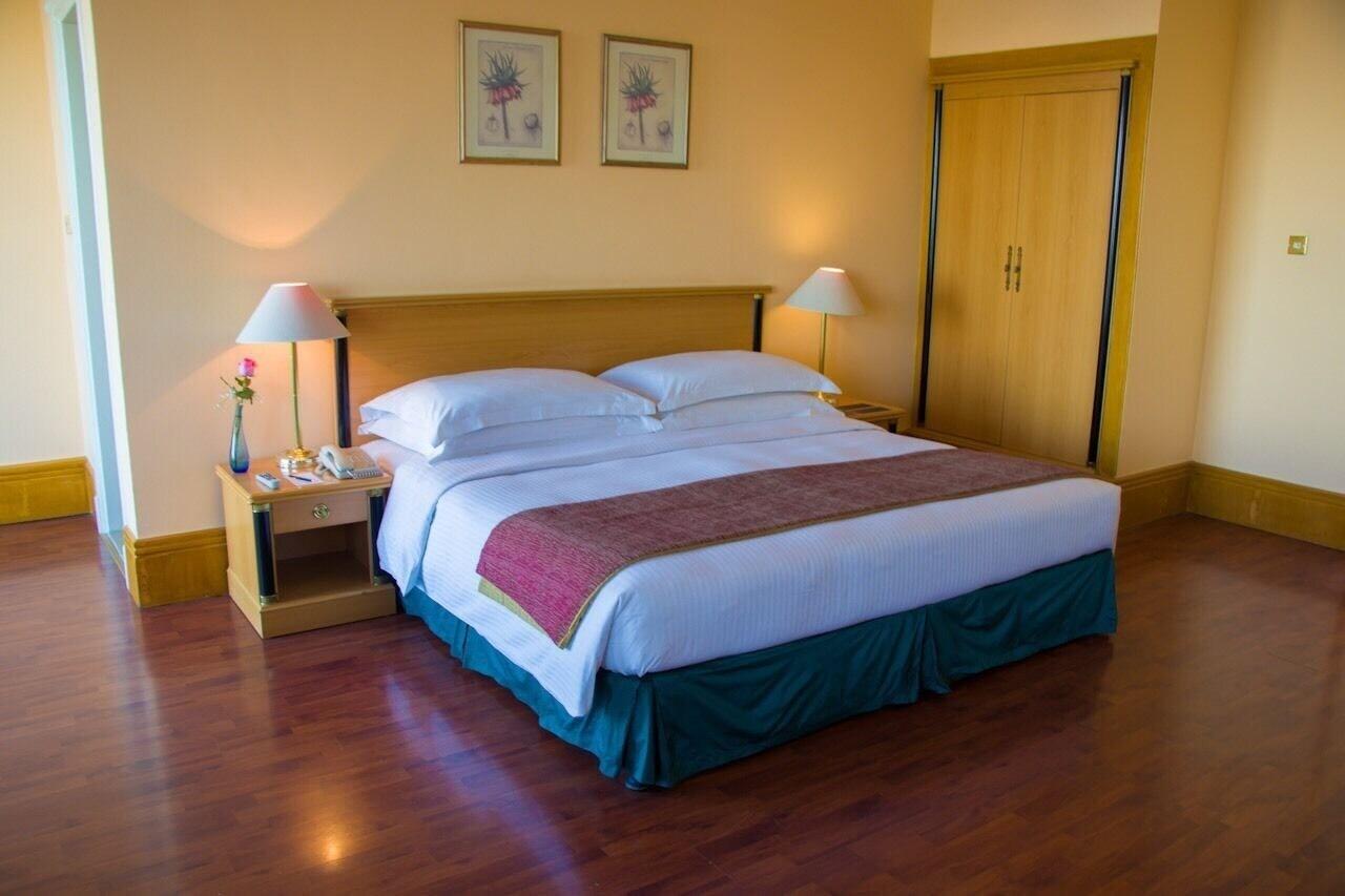 Le Royal Hotel Koweït Extérieur photo