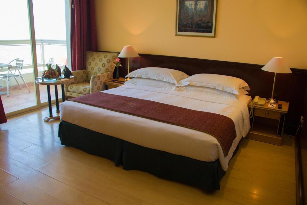 Le Royal Hotel Koweït Extérieur photo