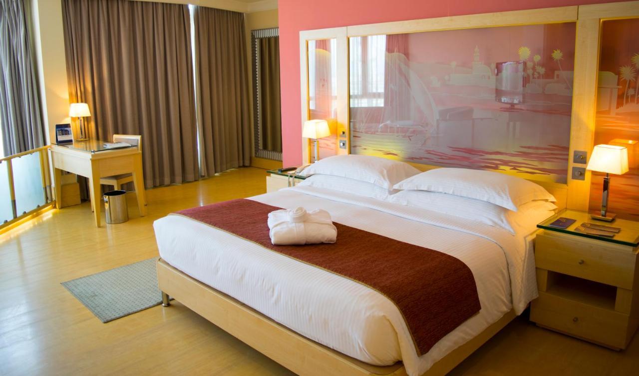 Le Royal Hotel Koweït Extérieur photo
