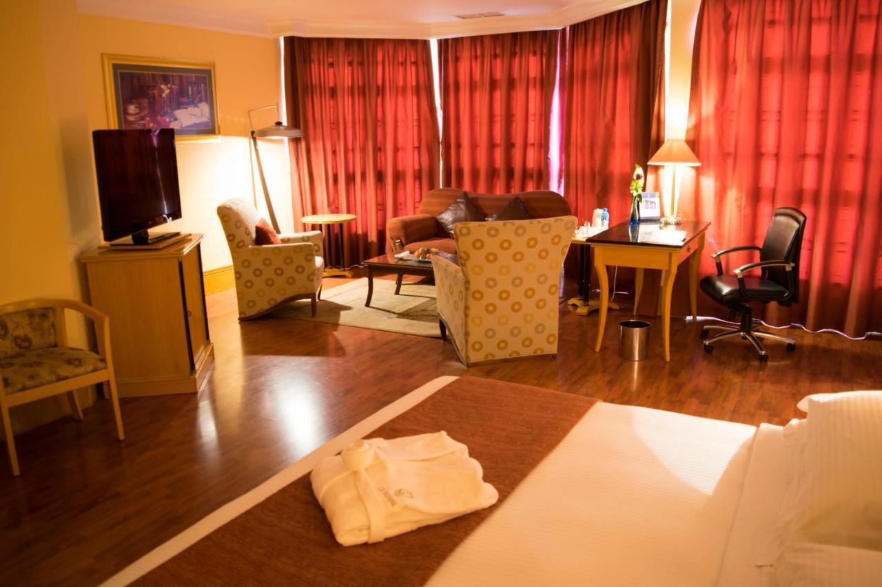Le Royal Hotel Koweït Extérieur photo
